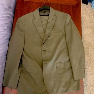 Haggar Suit (Jacket and trousers) 44R - Jacket and 38x32 trousers. Brown